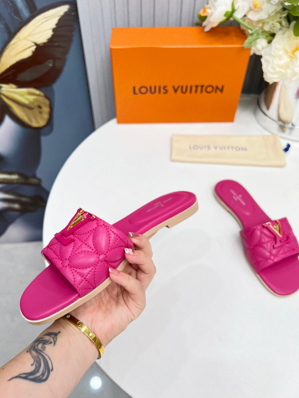 LV 26S MARE FLAT MULES IN PINK CALFSKIN