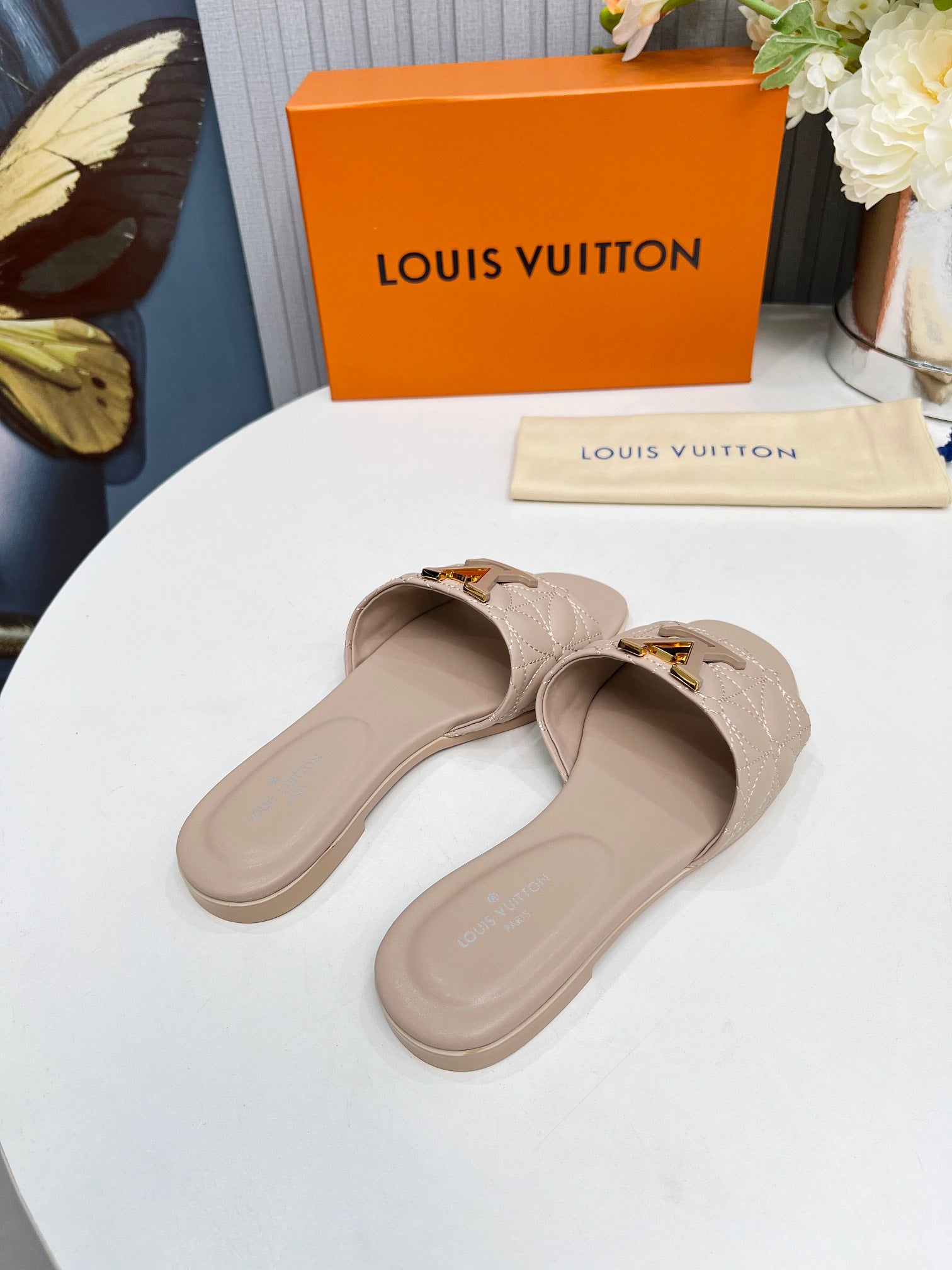 LV 26S MARE FLAT MULES IN DARK BEIGE CALFSKIN
