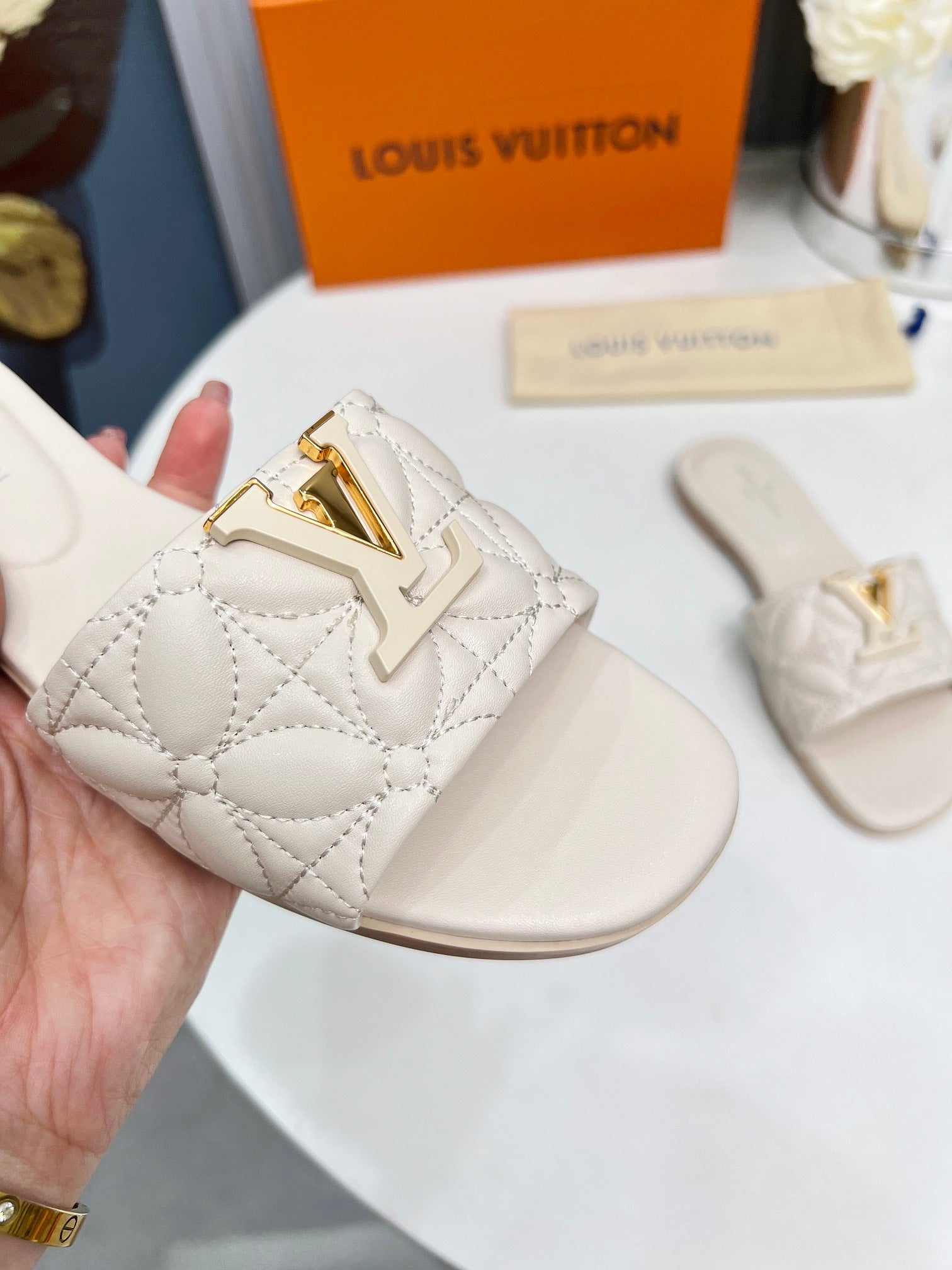 LV 26S MARE FLAT MULES IN IVORY BEIGE CALFSKIN