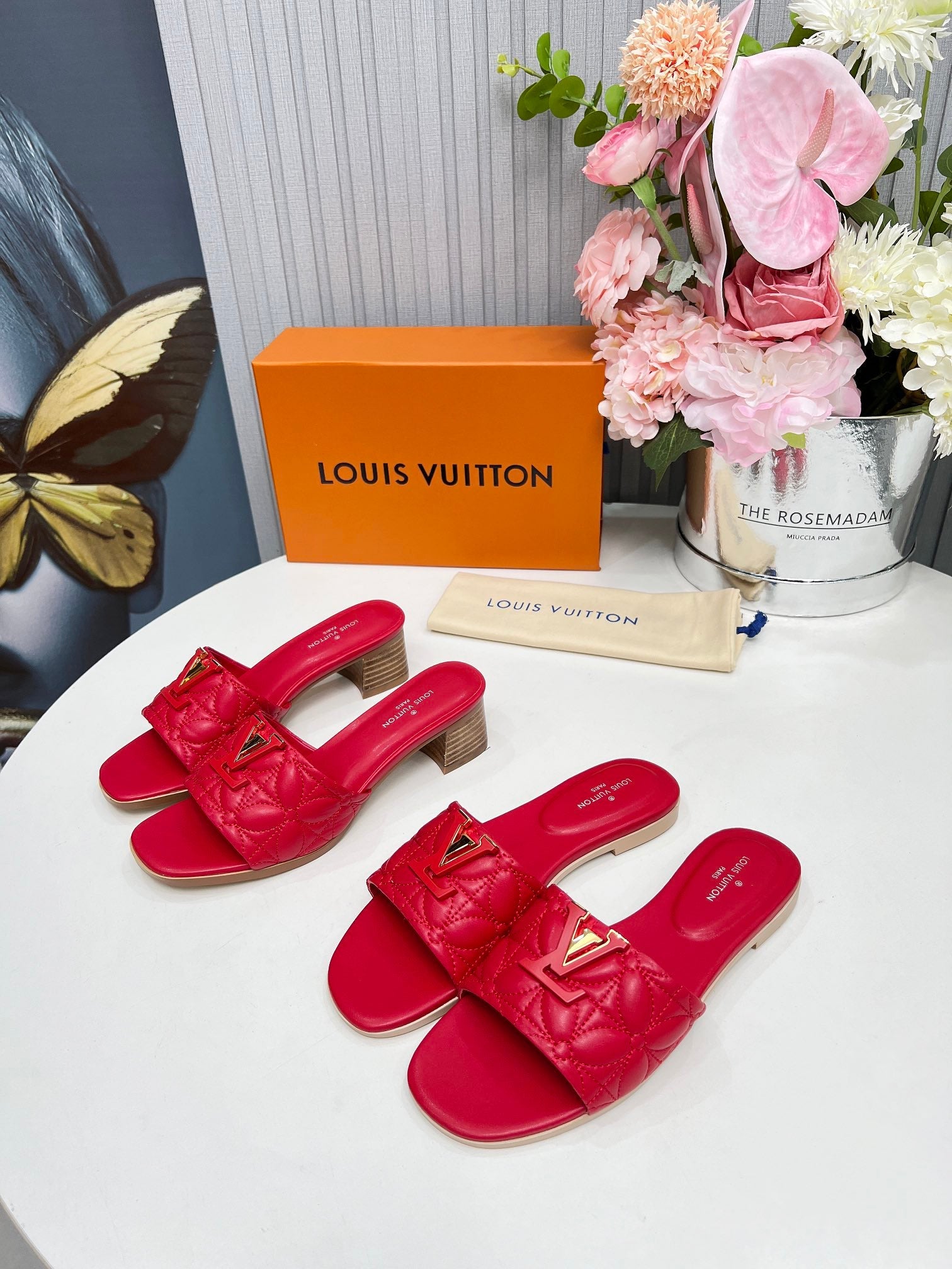 LV 26S MARE FLAT MULES IN RED CALFSKIN