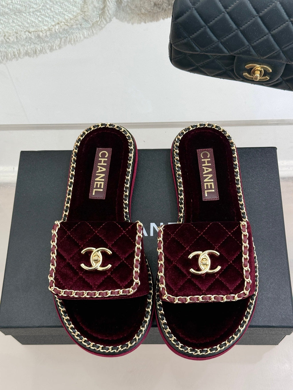 FLAT CHAIN HEART SLIPPER IN PLUM PURPLE VELVET