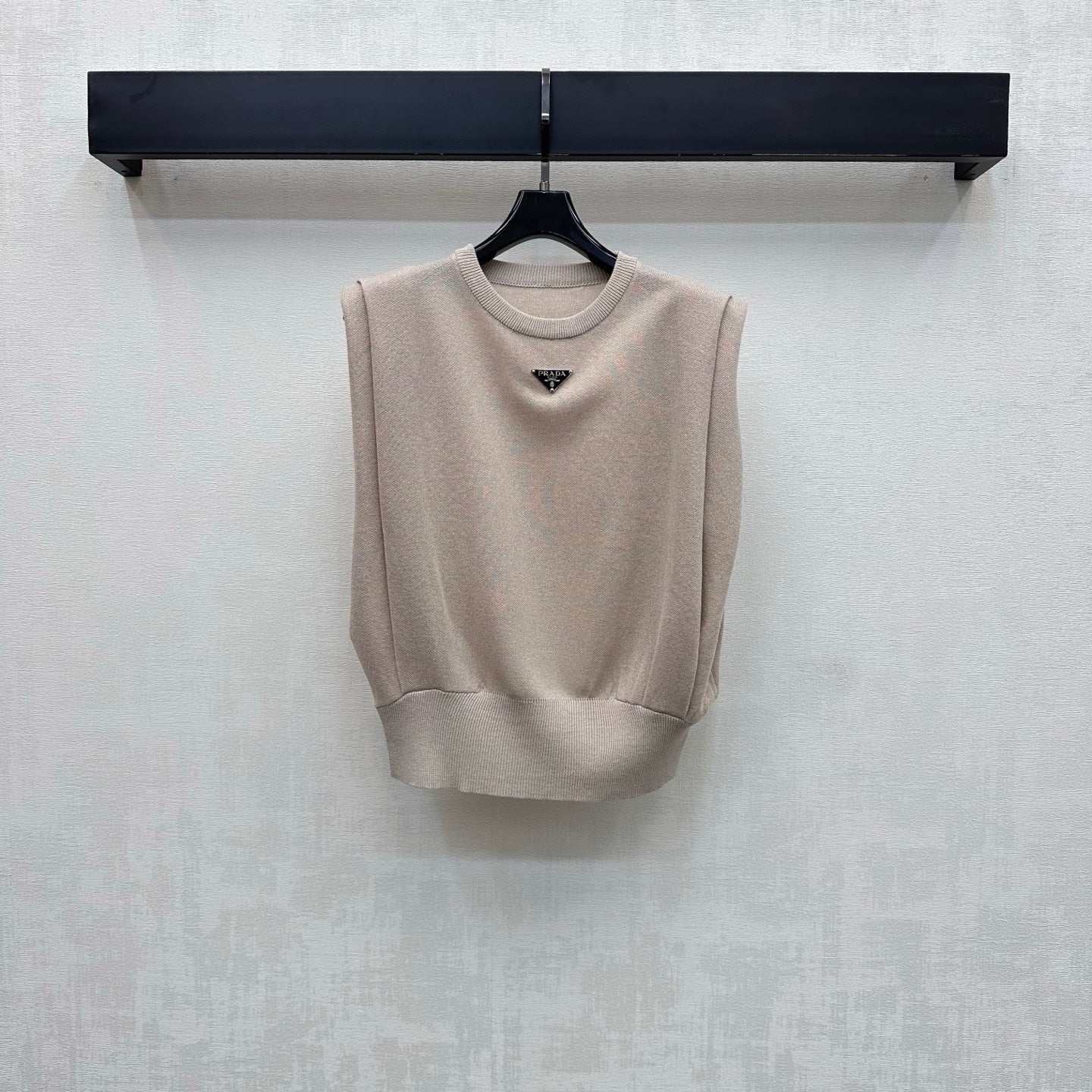 PRADA 26S SLEEVELESS SWEATER STYLE 922