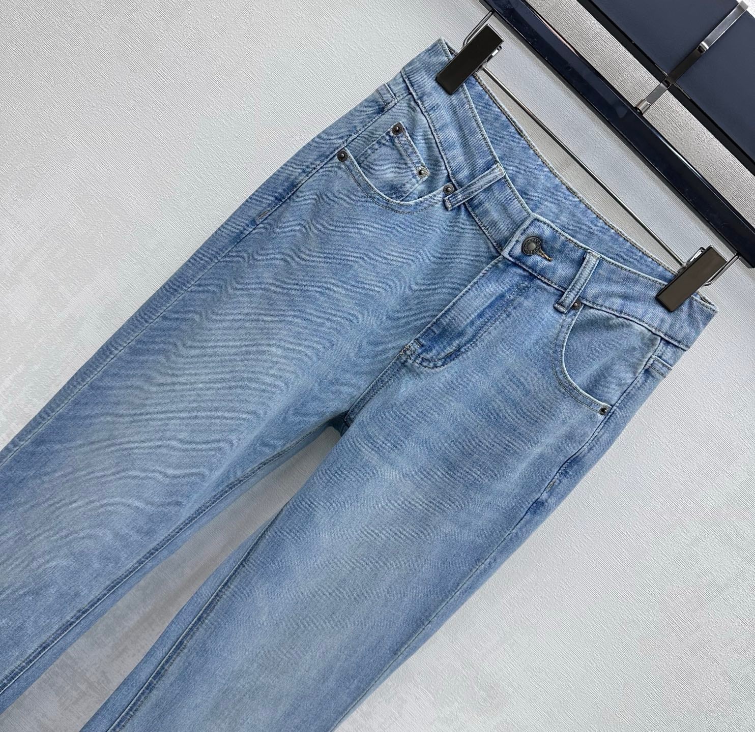LV 26S FLARED DENIM JEANS STYLE 234