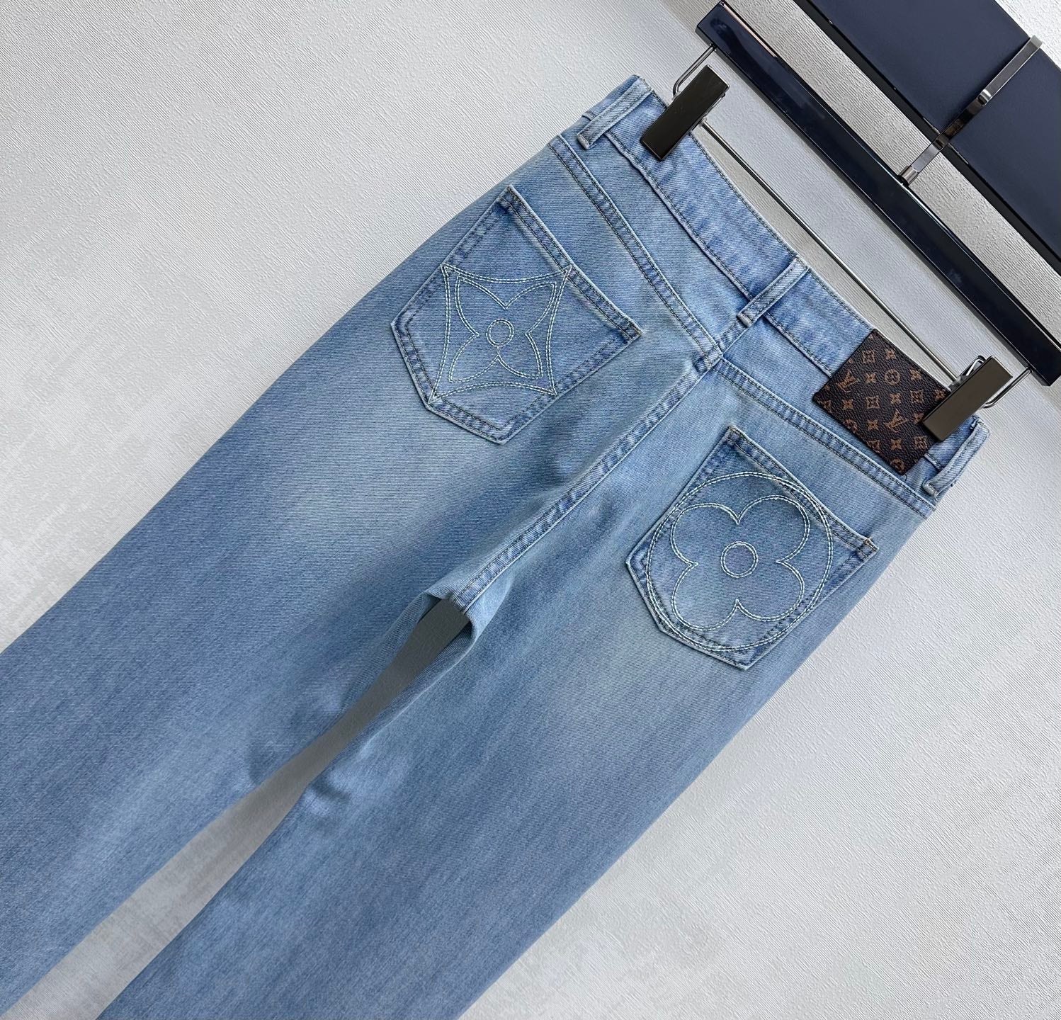 LV 26S FLARED DENIM JEANS STYLE 234