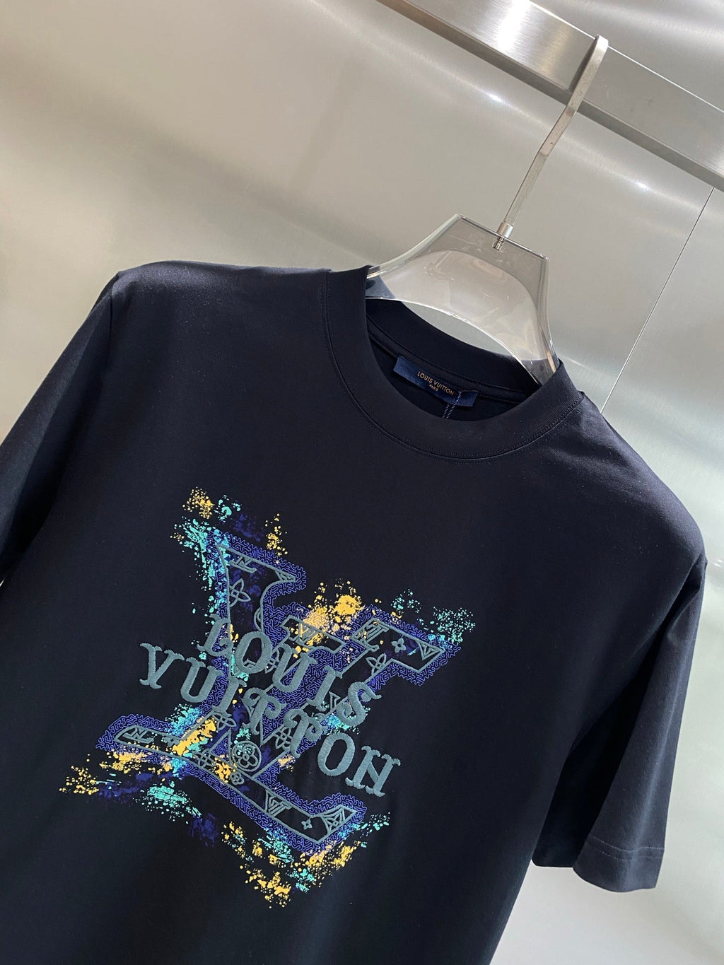 LV BLACK COTTON T-SHIRT COLORFUL LOGO 238905