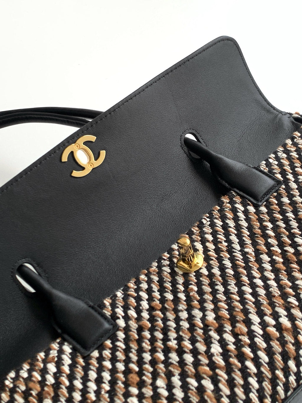 CHANEL 26S TOP HANDLE BAG 30 IN IVORY AND CAMEL TWEED WITH BLACK CALFSKIN
