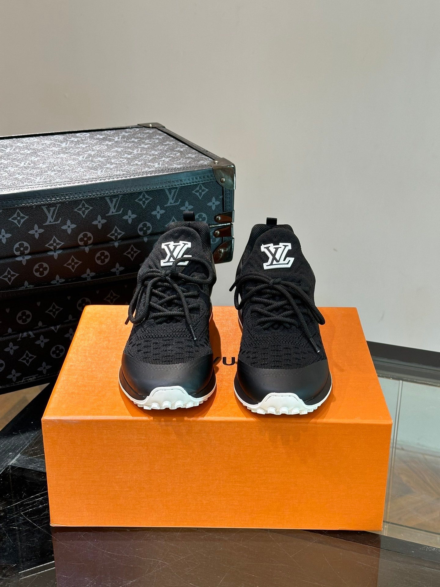 LV SNEAKERS IN BLACK CALFSKIN AND FABRIC BREATHABLE