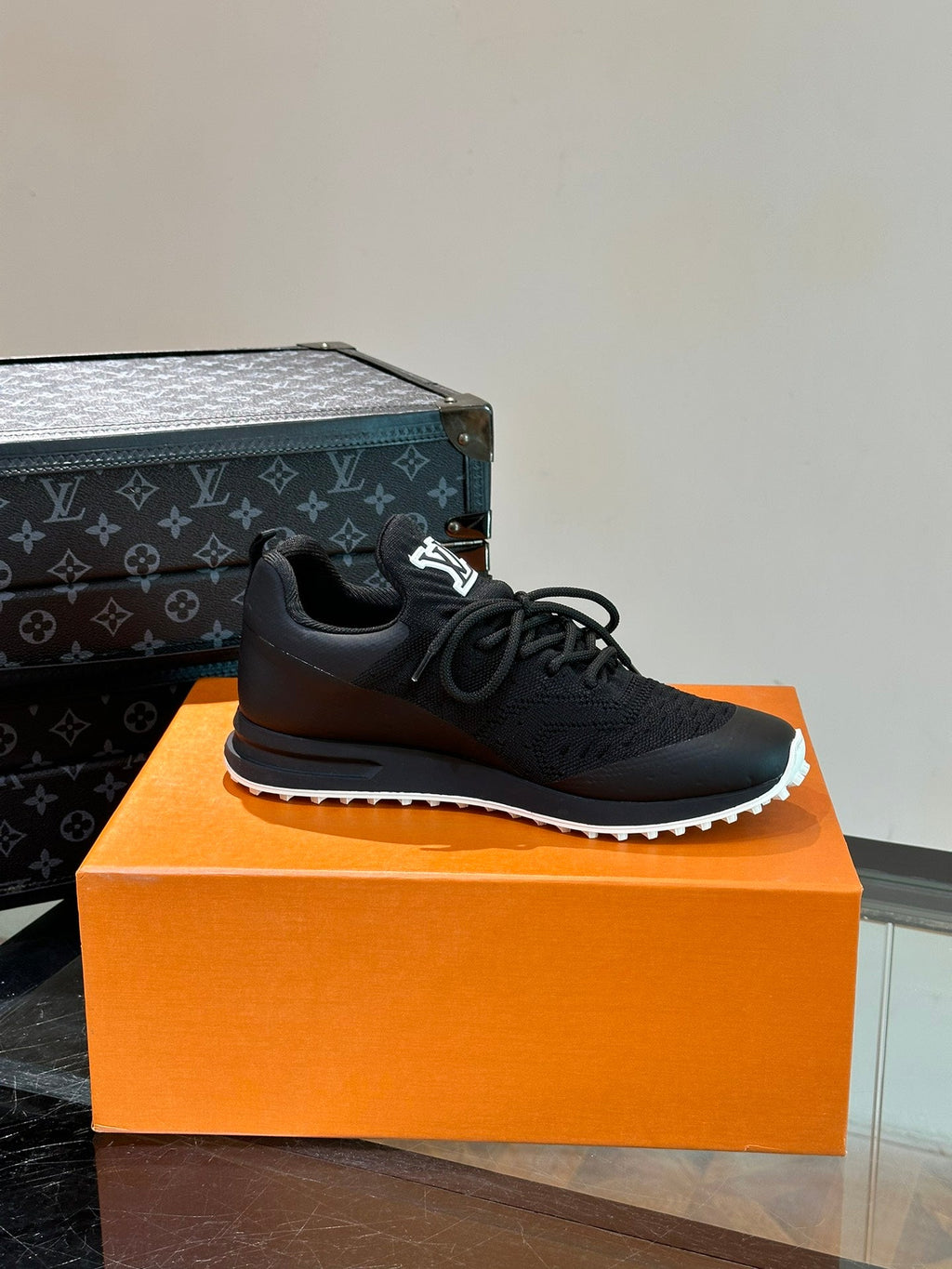 LV SNEAKERS IN BLACK CALFSKIN AND FABRIC BREATHABLE