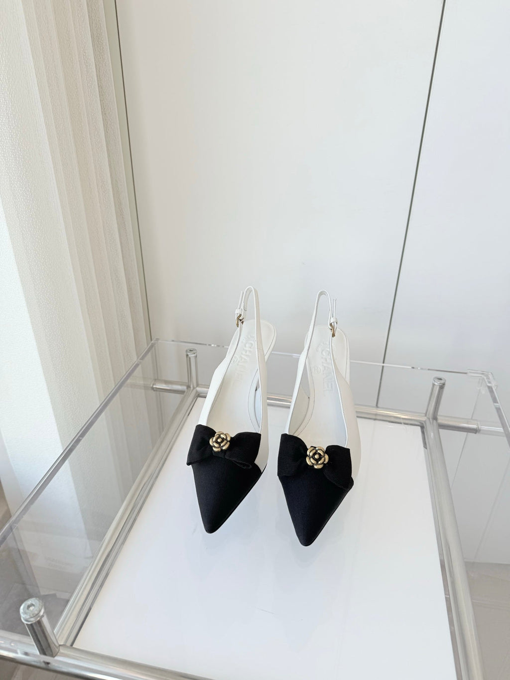 SLINGBACKS 80 MM IN WHITE CALFSKIN AND BLACK CANVAS