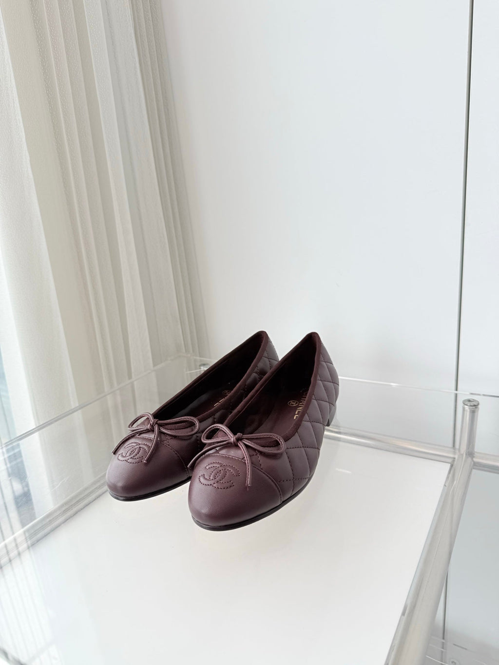 CHANEL 26S BALLET FLATS IN BURGUNDY RED QUILTED CALFSKIN WITH BOW