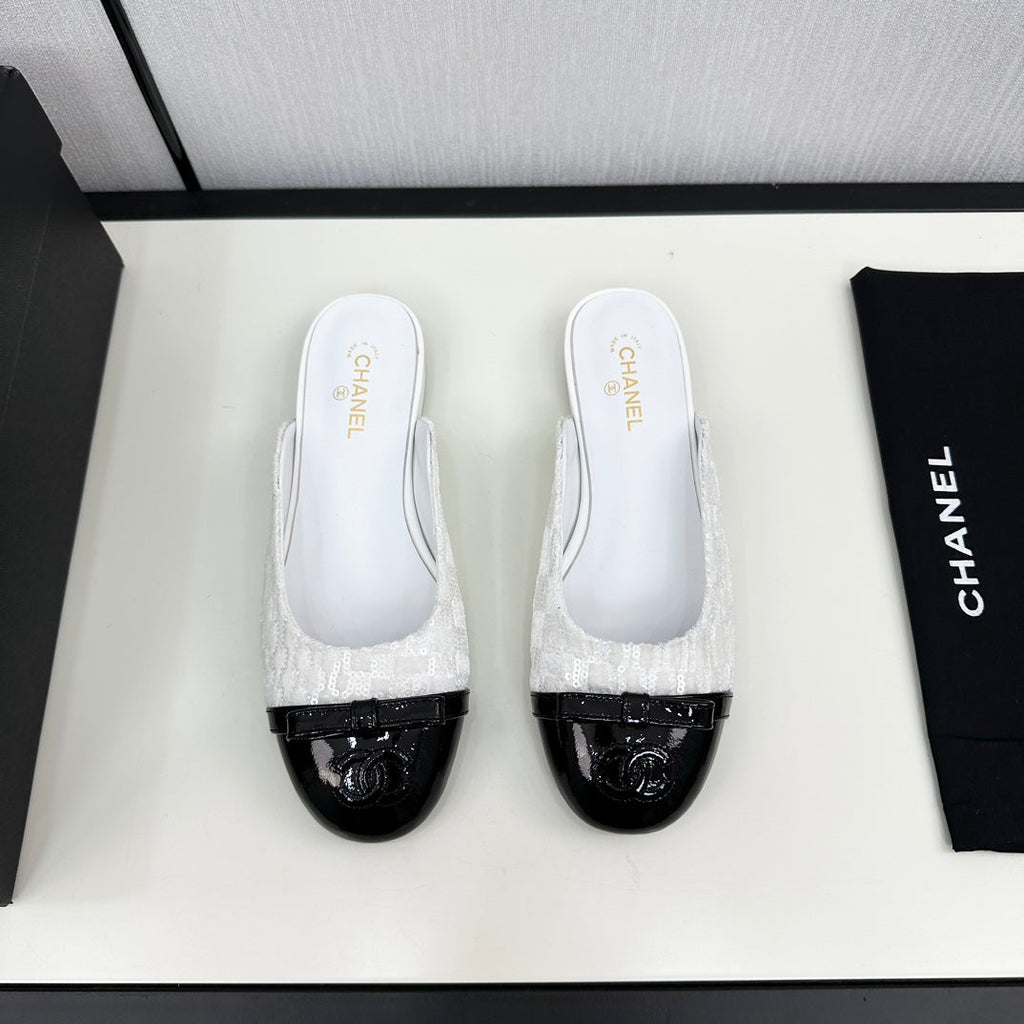 BOW MULE IN WHITE FABRIC AND BLACK CALFSKIN