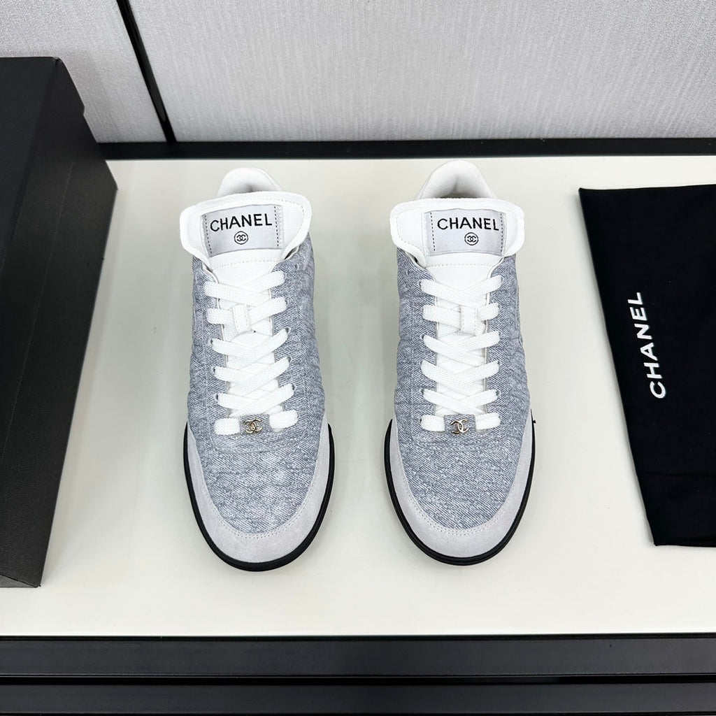 SPORTS SHOES IN GREY FABRIC