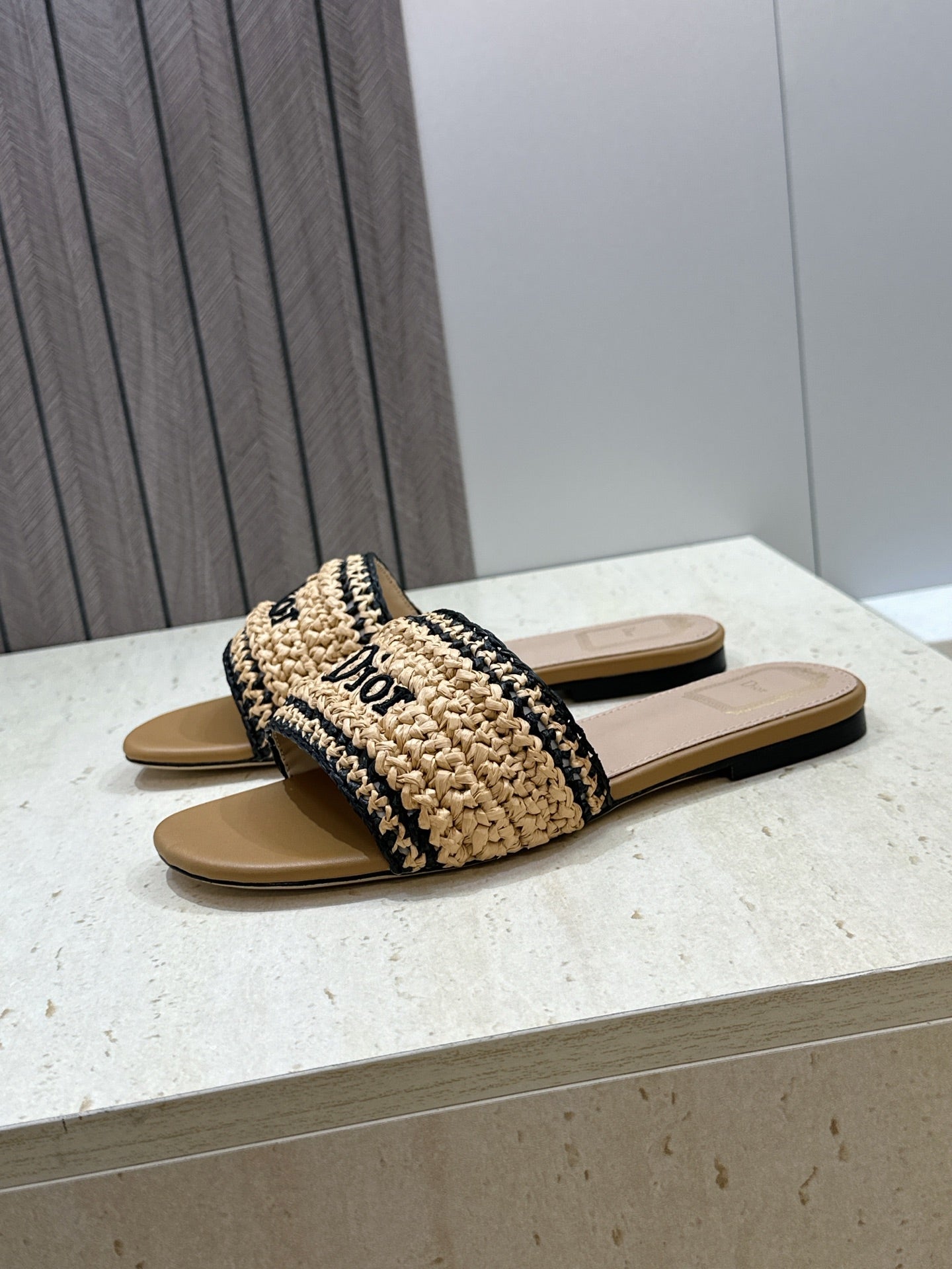 DIOR 26S D-WAY SLIDE IN BEIGE BLACK RAFFIA