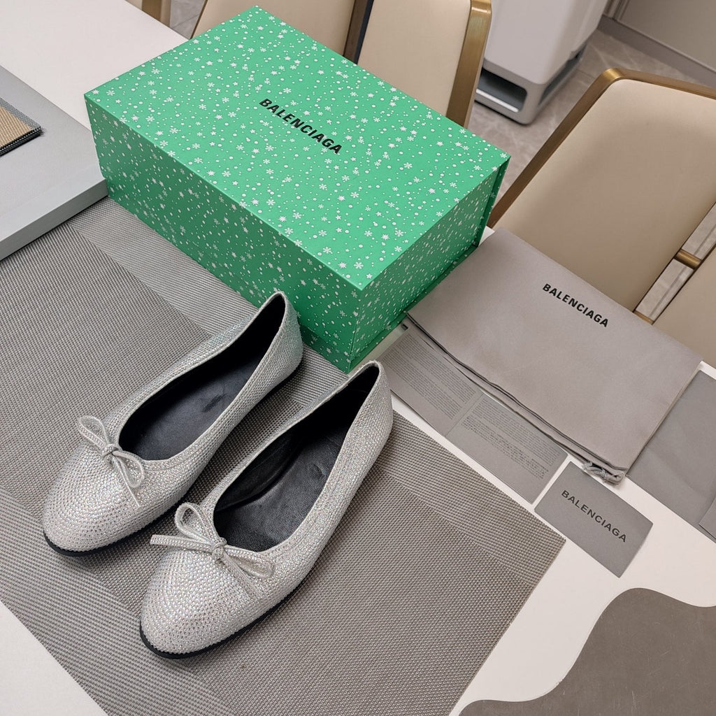 RHINESTONE BALLET FLATS WITH BOW IN METALLIC SILVER SHEEPSKIN