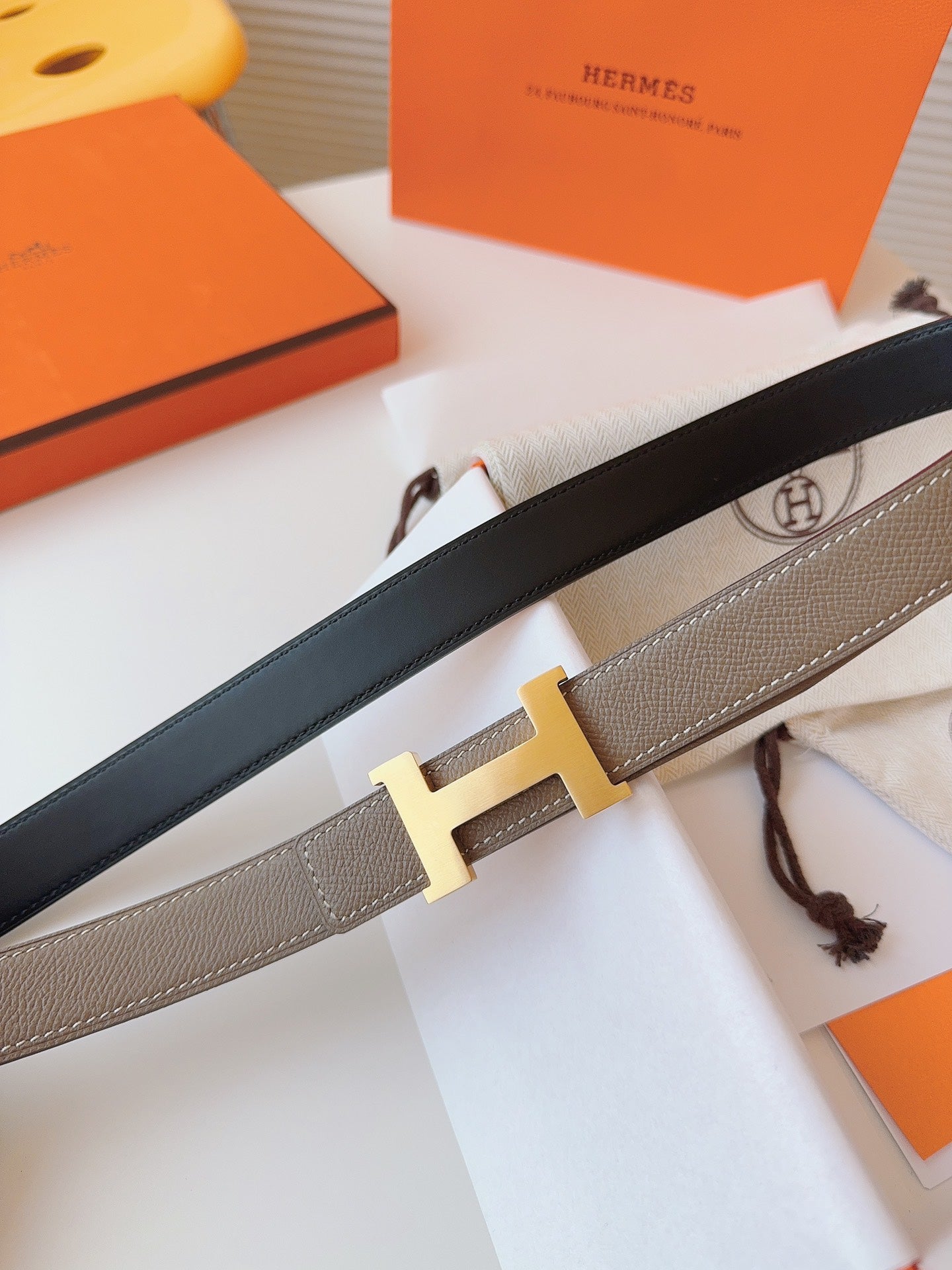MINI H BELT BUCKLE & REVERSIBLE CAMEL BROWN LEATHER STRAP 24 MM GOLD HARDWARE