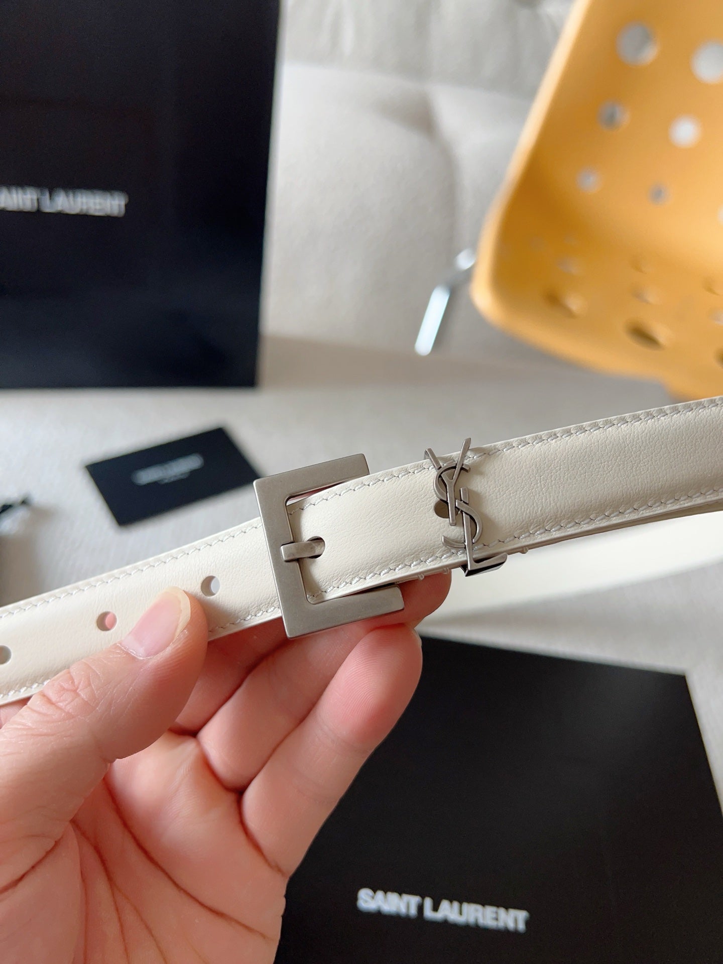YSL 25S BELT 20 MM IN CREAM WHITE CALFSKIN 571016