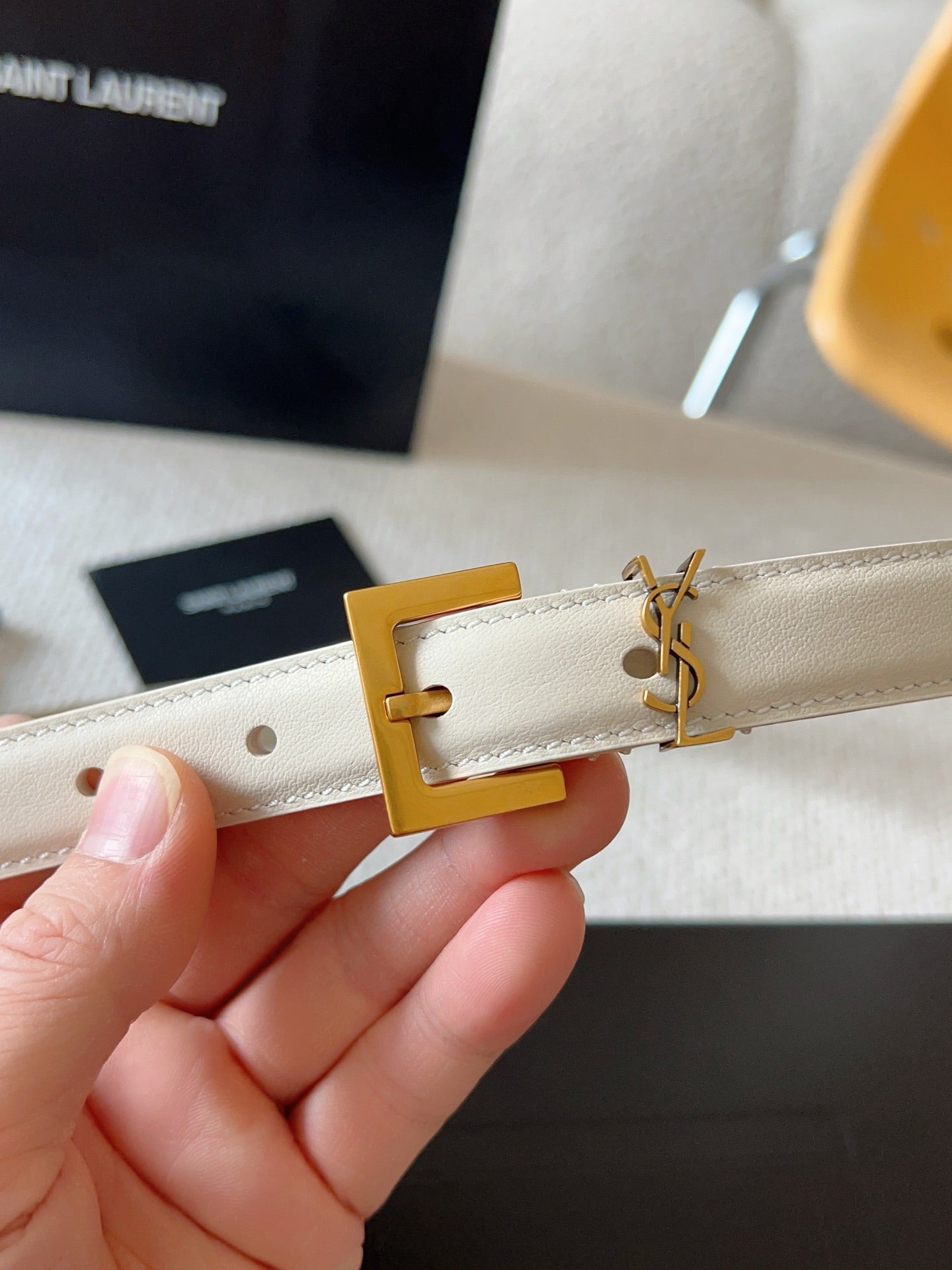 YSL 25S BELT 20 MM IN CREAM WHITE CALFSKIN 571017