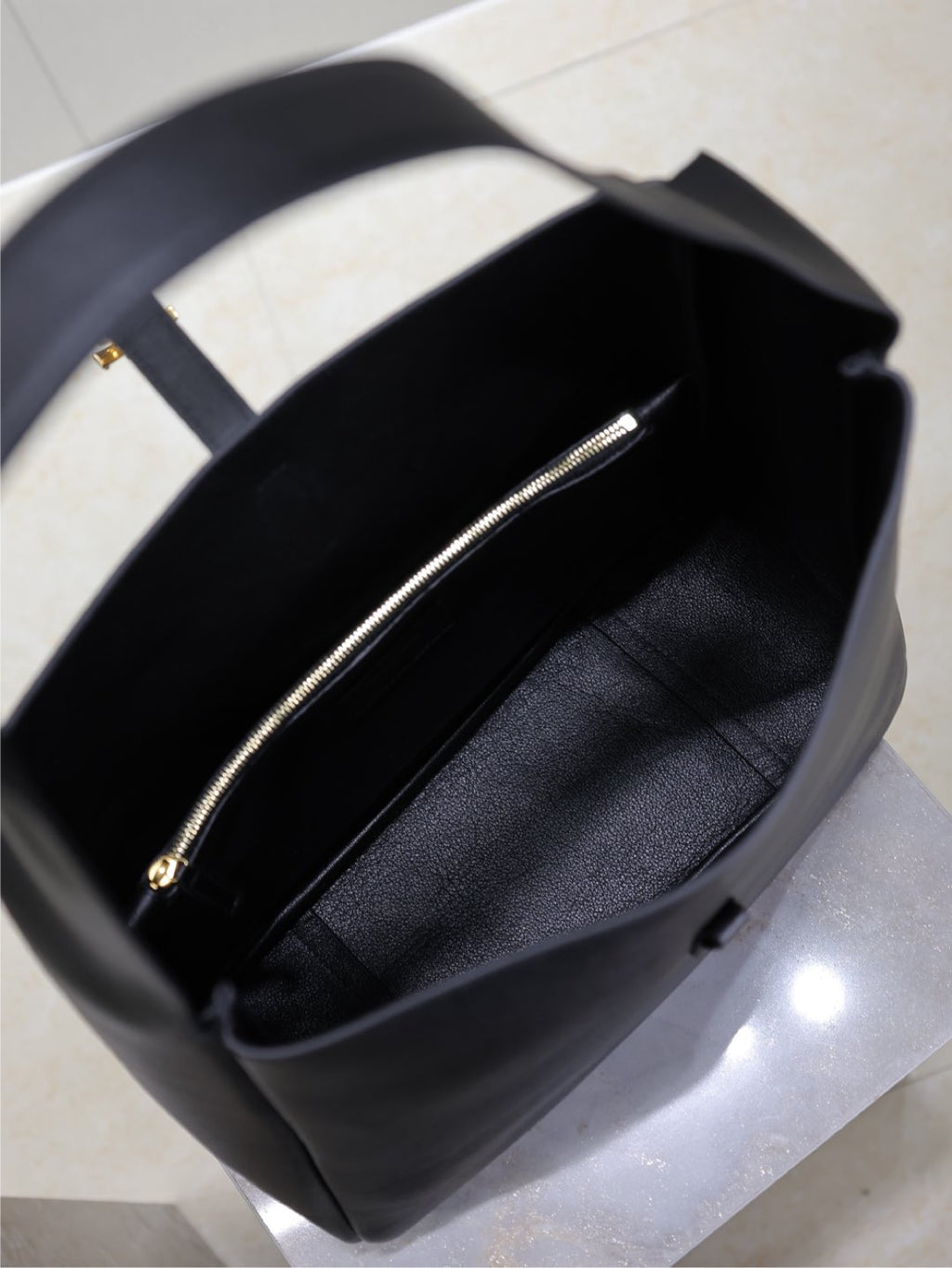 LE 5 À 7 HANDBAG 31 IN BLACK CALFSKIN GOLD HARDWARE