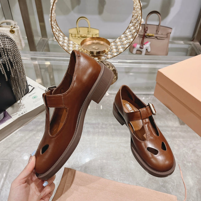 SANDAL CHESTNUT COLOR COWHIDE WITH STYLIZED T-STRING