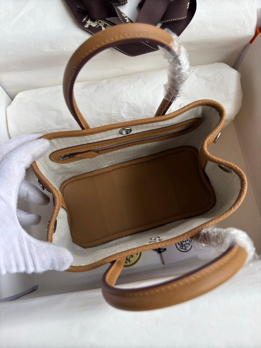 HM 25S GARDEN PARTY 23 CM IN CARAMEL BROWN TOGO