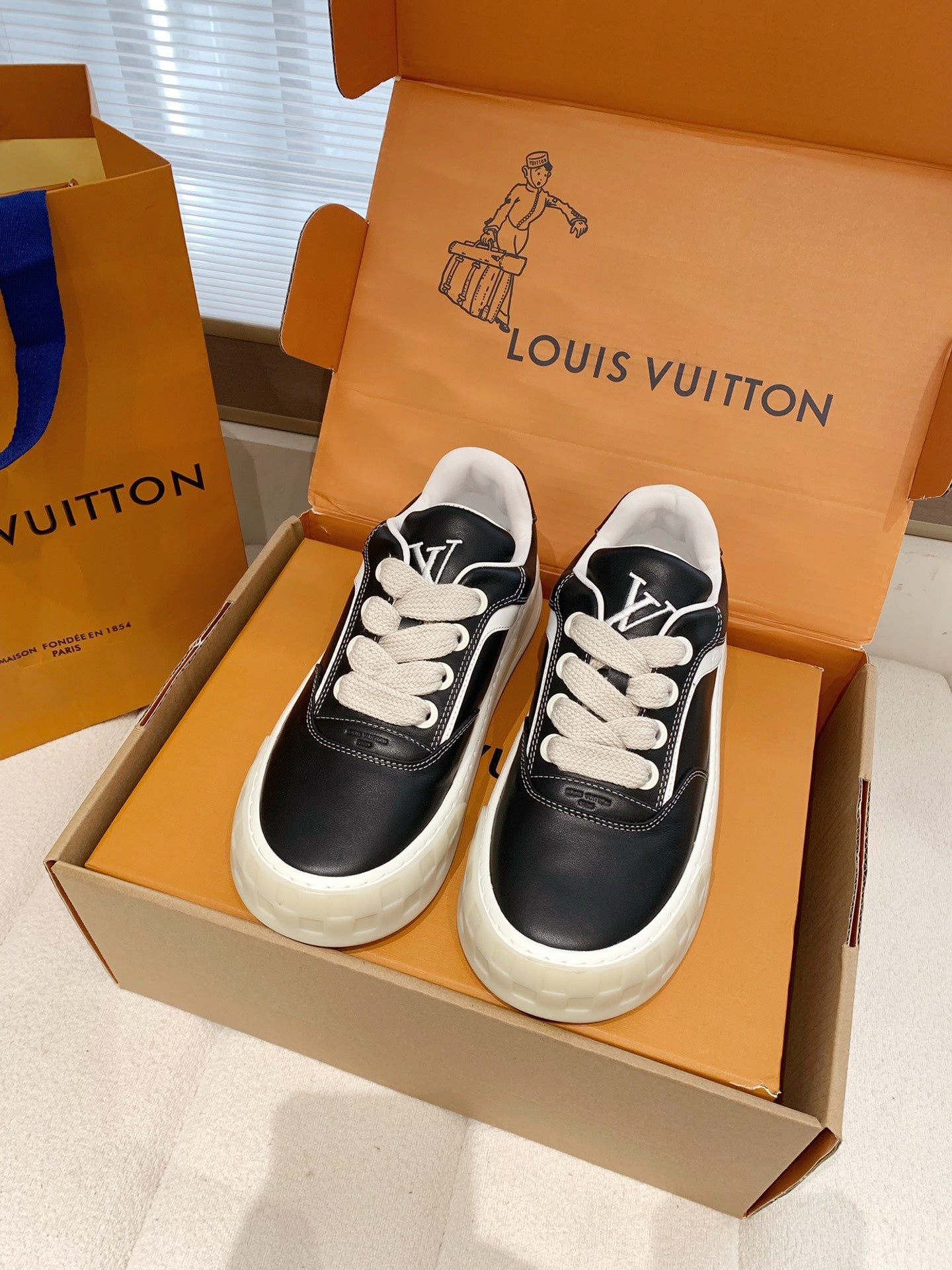 LV 26S TILTED SNEAKERS IN BLACK CALFSKIN