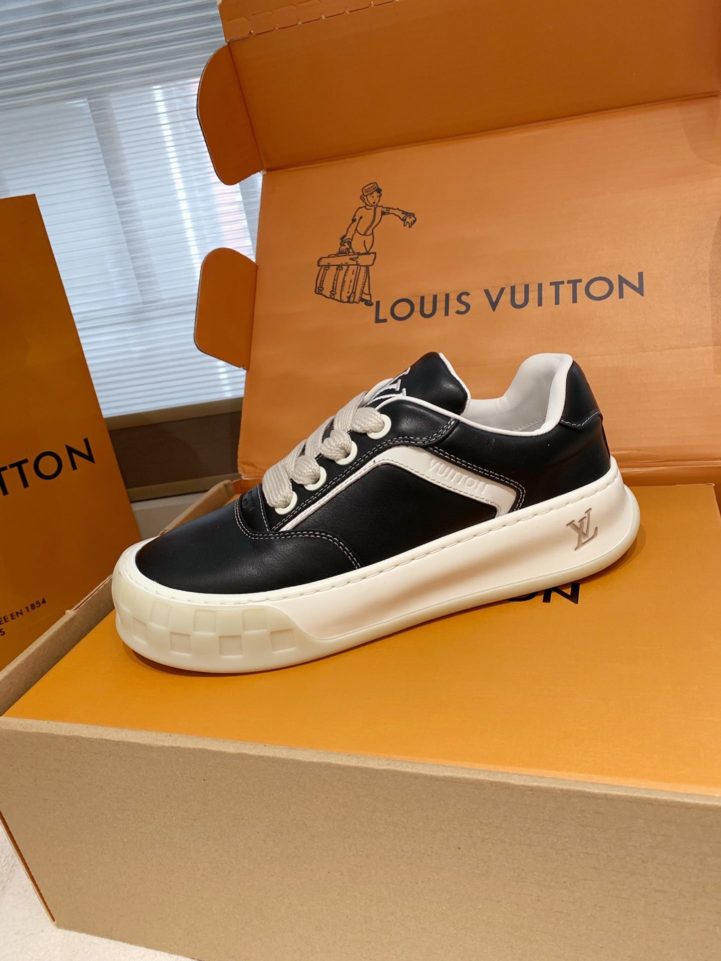 LV 26S TILTED SNEAKERS IN BLACK CALFSKIN