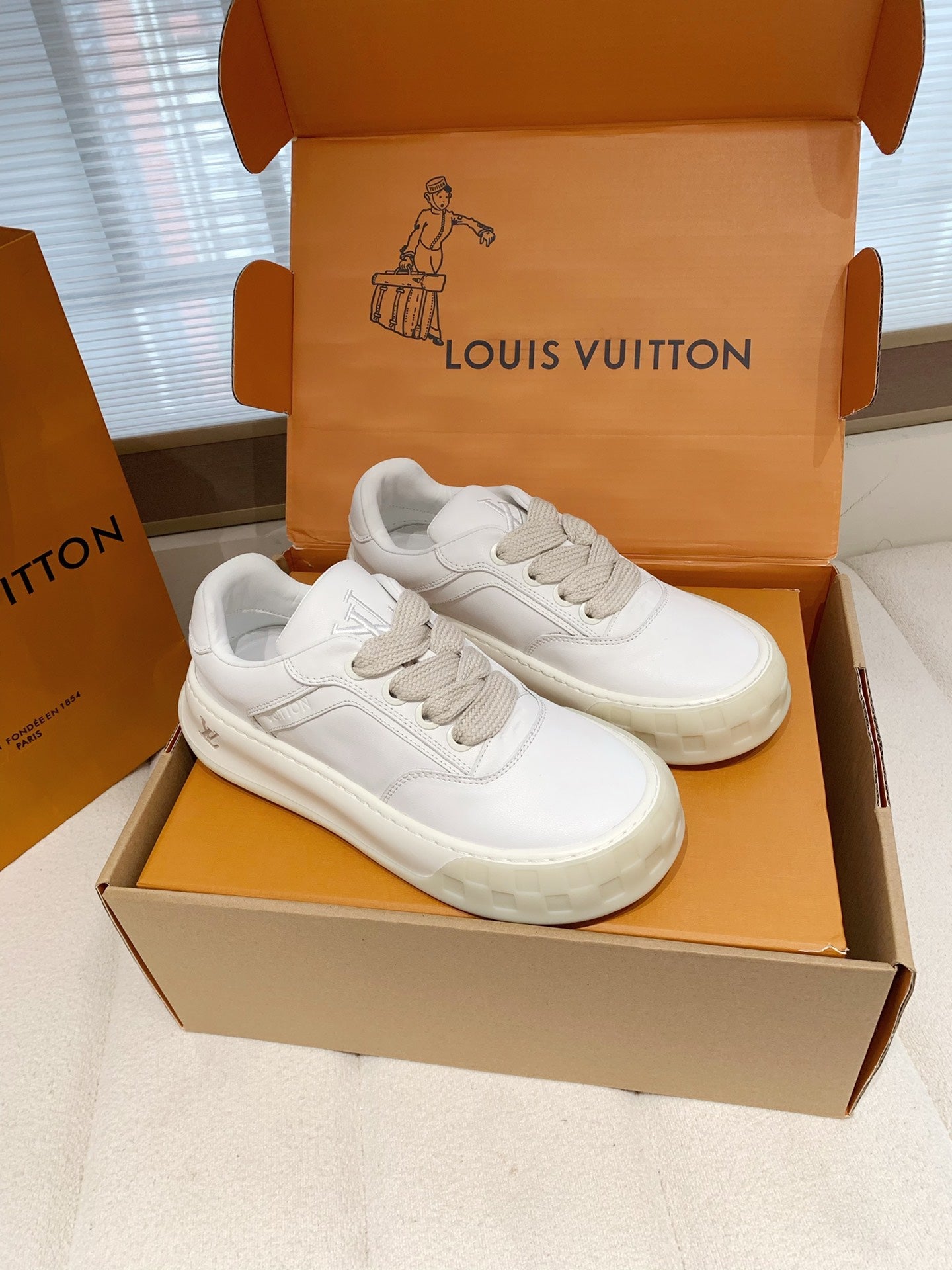 LV 26S TILTED SNEAKERS IN WHITE CALFSKIN