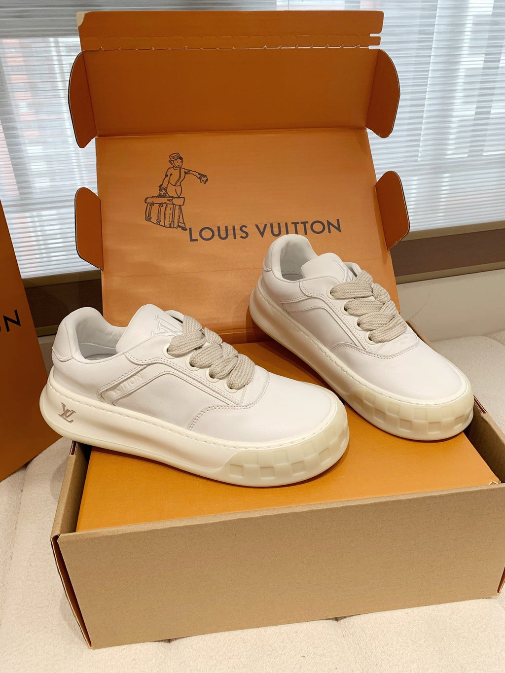 LV 26S TILTED SNEAKERS IN WHITE CALFSKIN