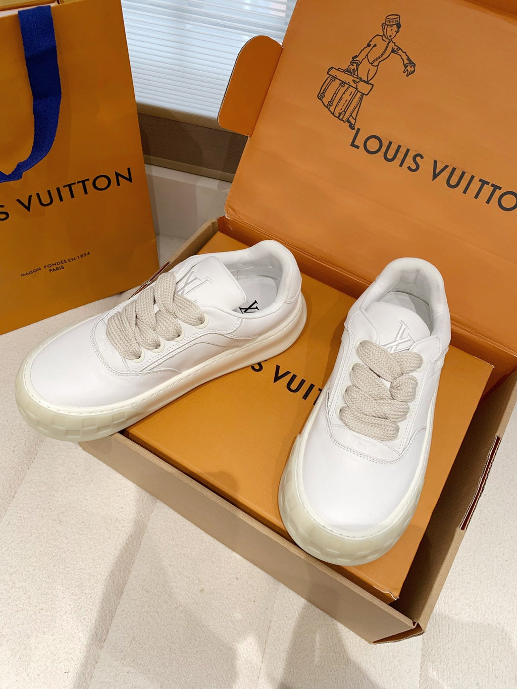 LV 26S TILTED SNEAKERS IN WHITE CALFSKIN