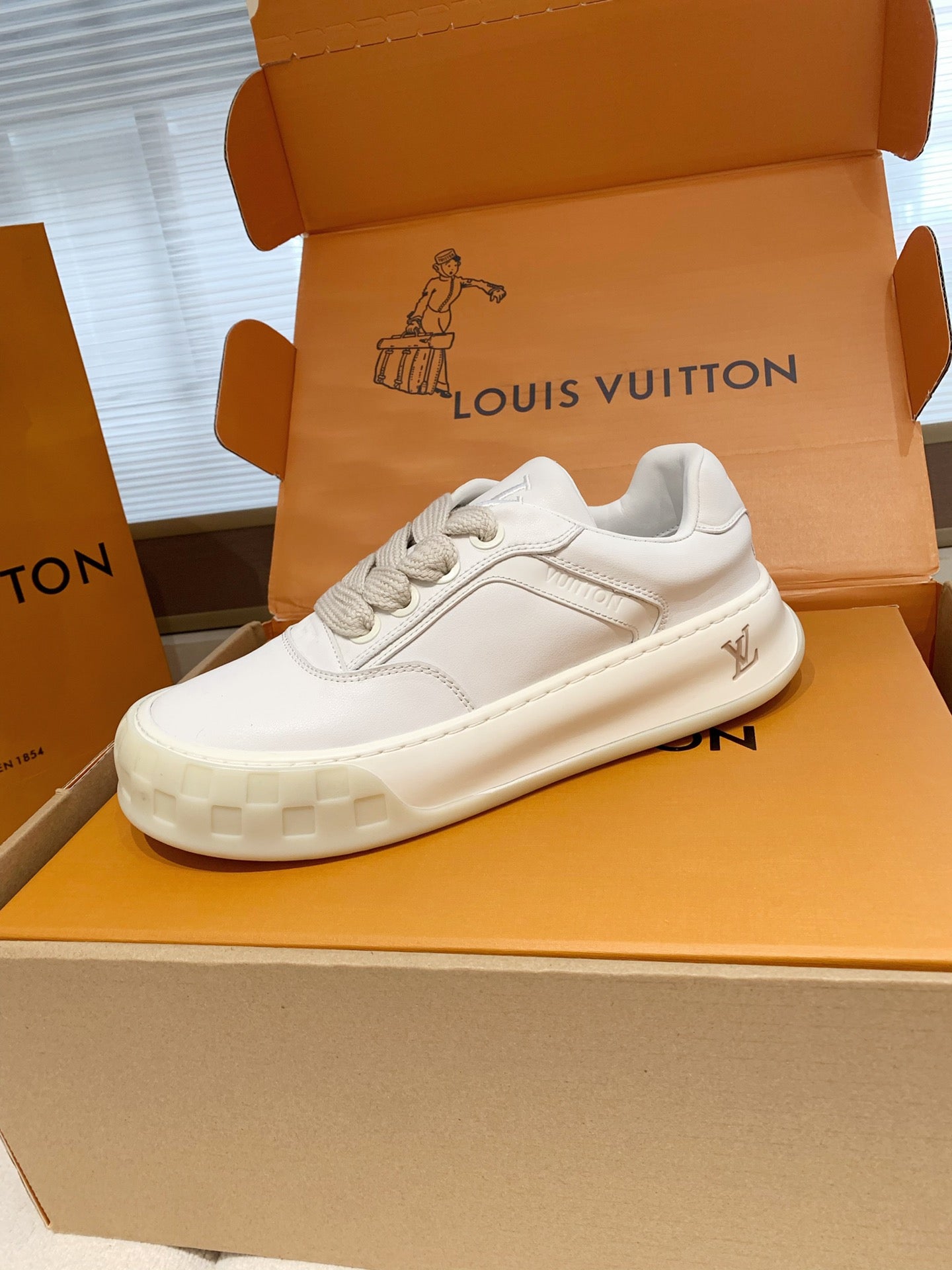 LV 26S TILTED SNEAKERS IN WHITE CALFSKIN