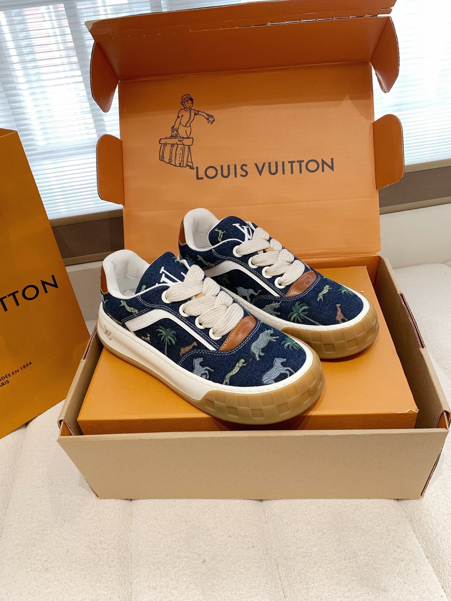 LV 26S TILTED SNEAKERS IN NAVY BLUE DENIM SAFARI PRINT