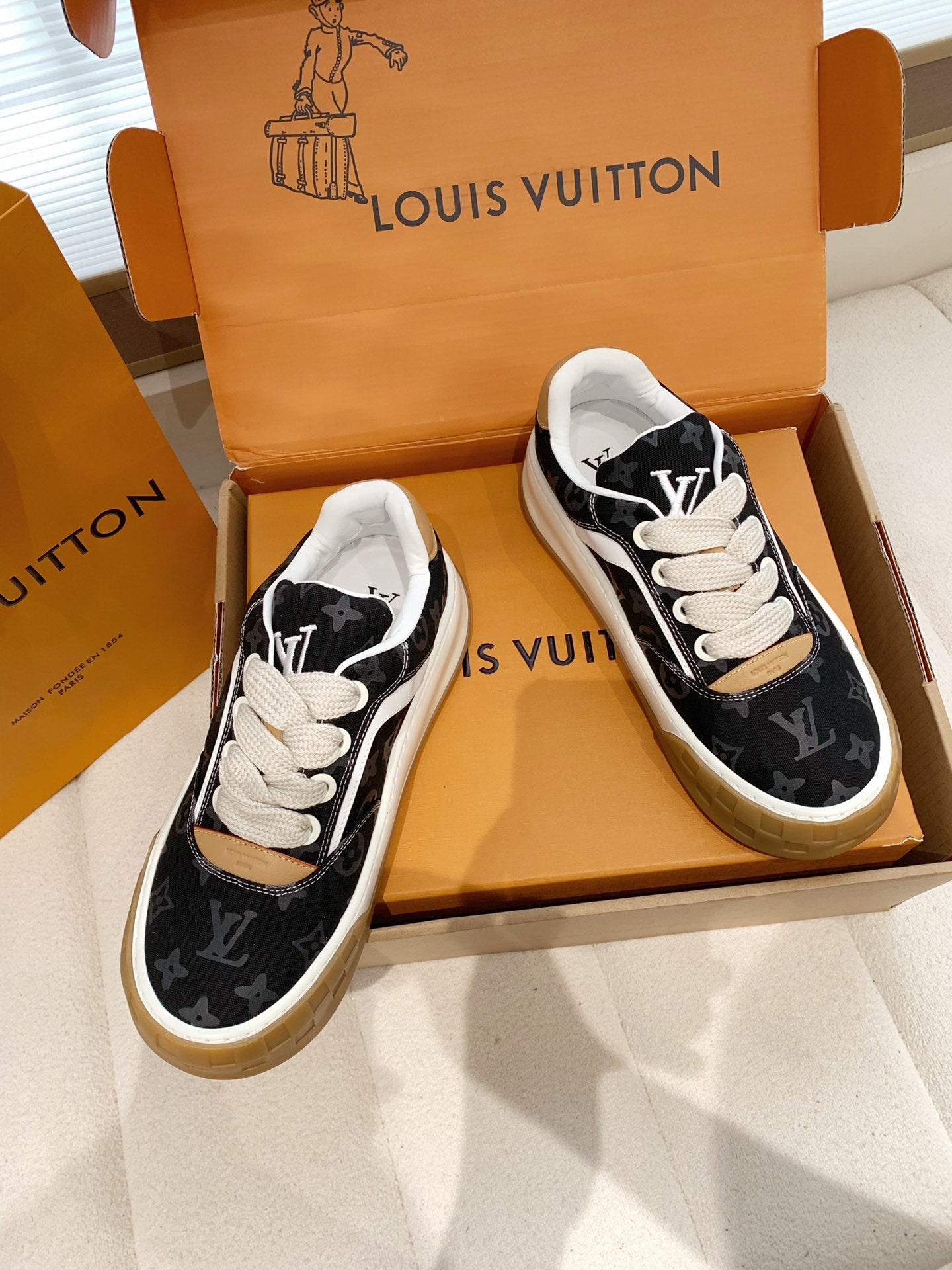 LV 26S TILTED SNEAKERS IN BLACK MONOGRAM CANVAS