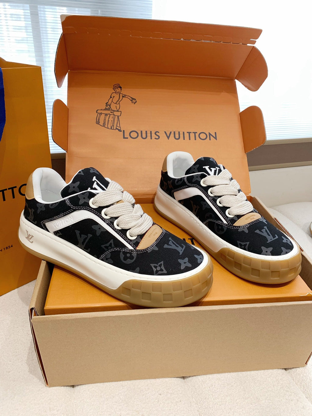 LV 26S TILTED SNEAKERS IN BLACK MONOGRAM CANVAS