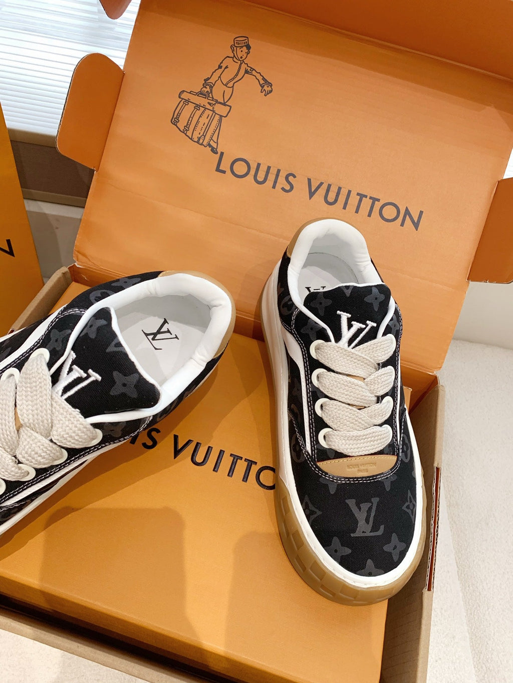 LV 26S TILTED SNEAKERS IN BLACK MONOGRAM CANVAS