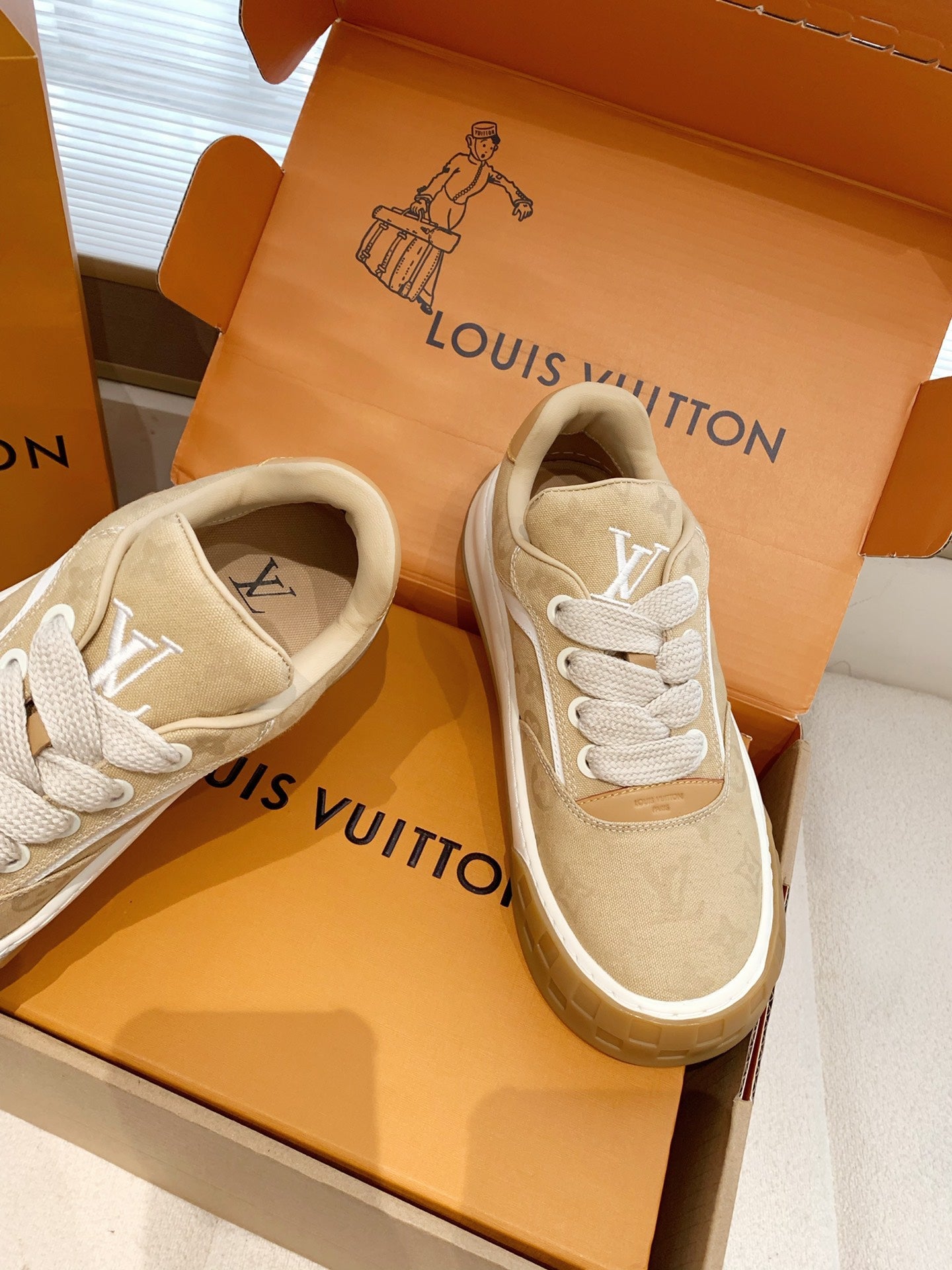LV 26S TILTED SNEAKERS IN LIGHT BROWN MONOGRAM CANVAS