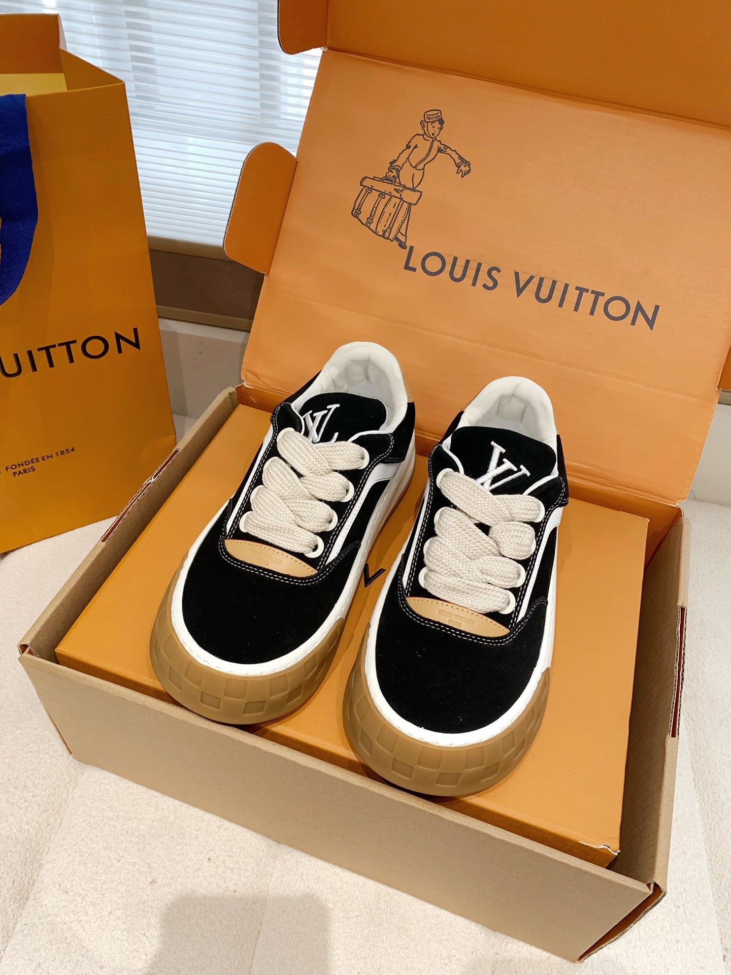 LV 26S TILTED SNEAKERS IN BLACK SUEDE