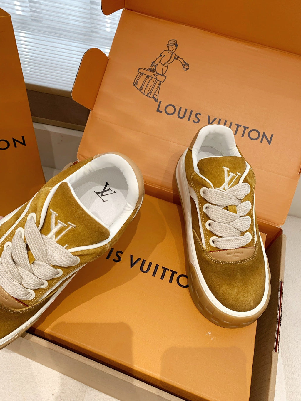 LV 26S TILTED SNEAKERS IN COGNAC BROWN SUEDE