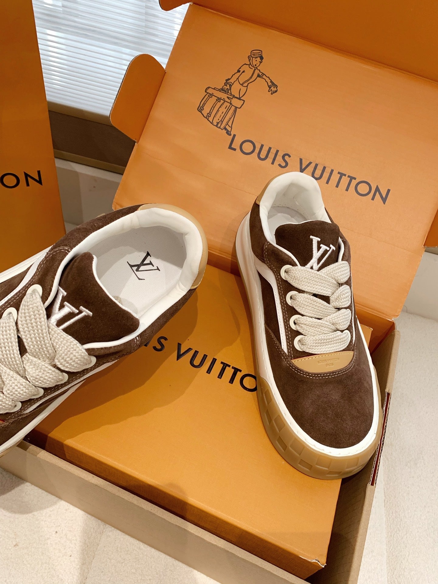 LV 26S TILTED SNEAKERS IN BROWN SUEDE