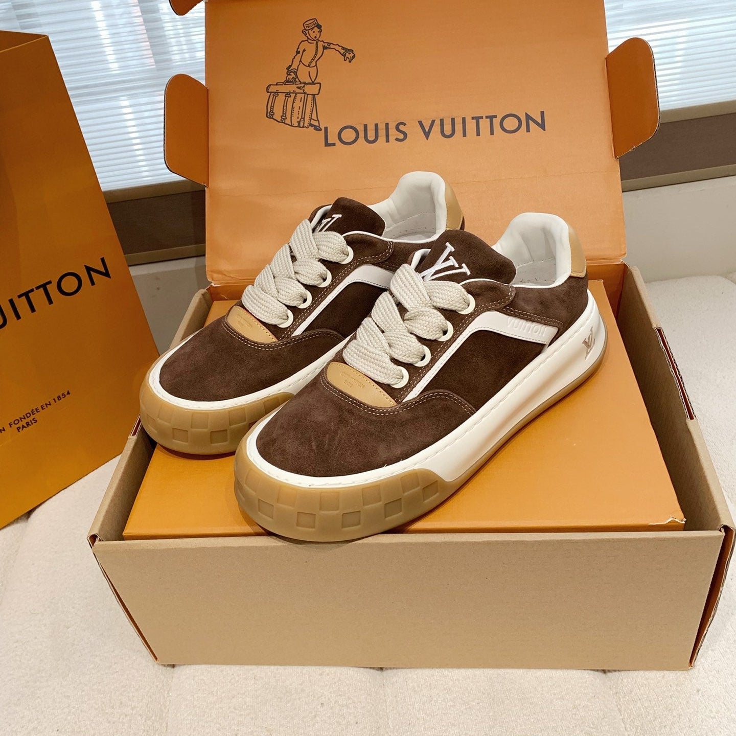 LV 26S TILTED SNEAKERS IN BROWN SUEDE