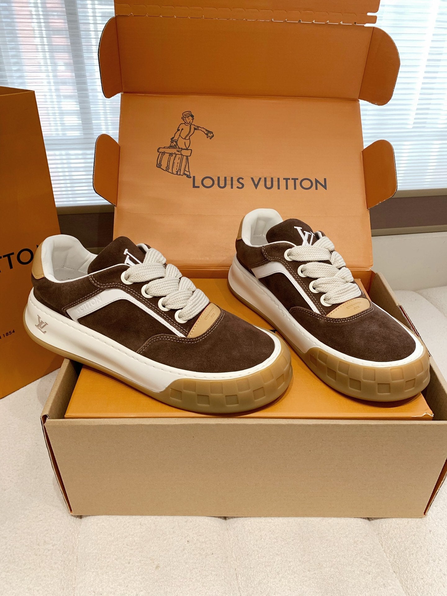 LV 26S TILTED SNEAKERS IN BROWN SUEDE