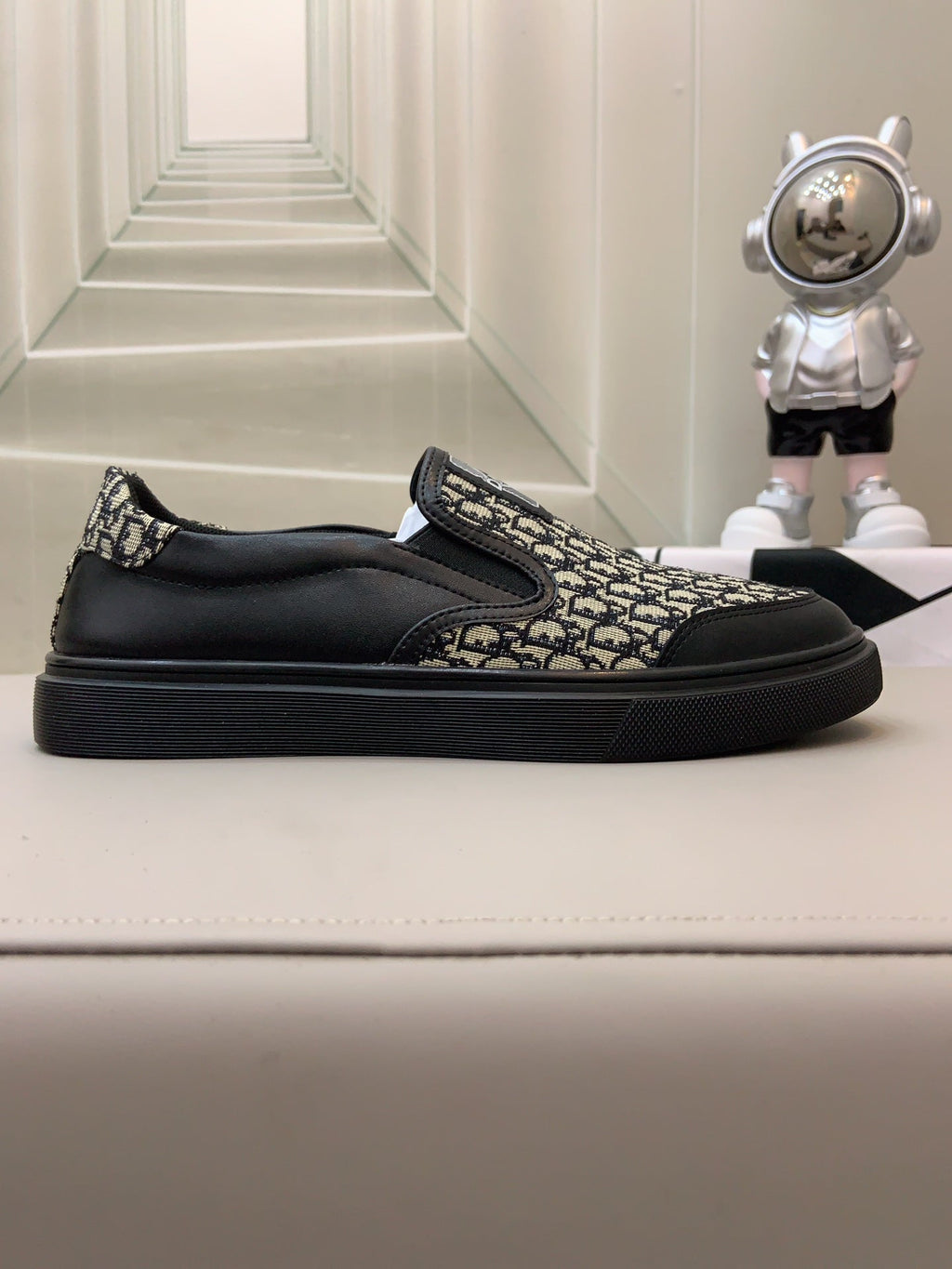 CD B23 SLIP ON BLACK CALFSKIN AND BEIGE FABRIC