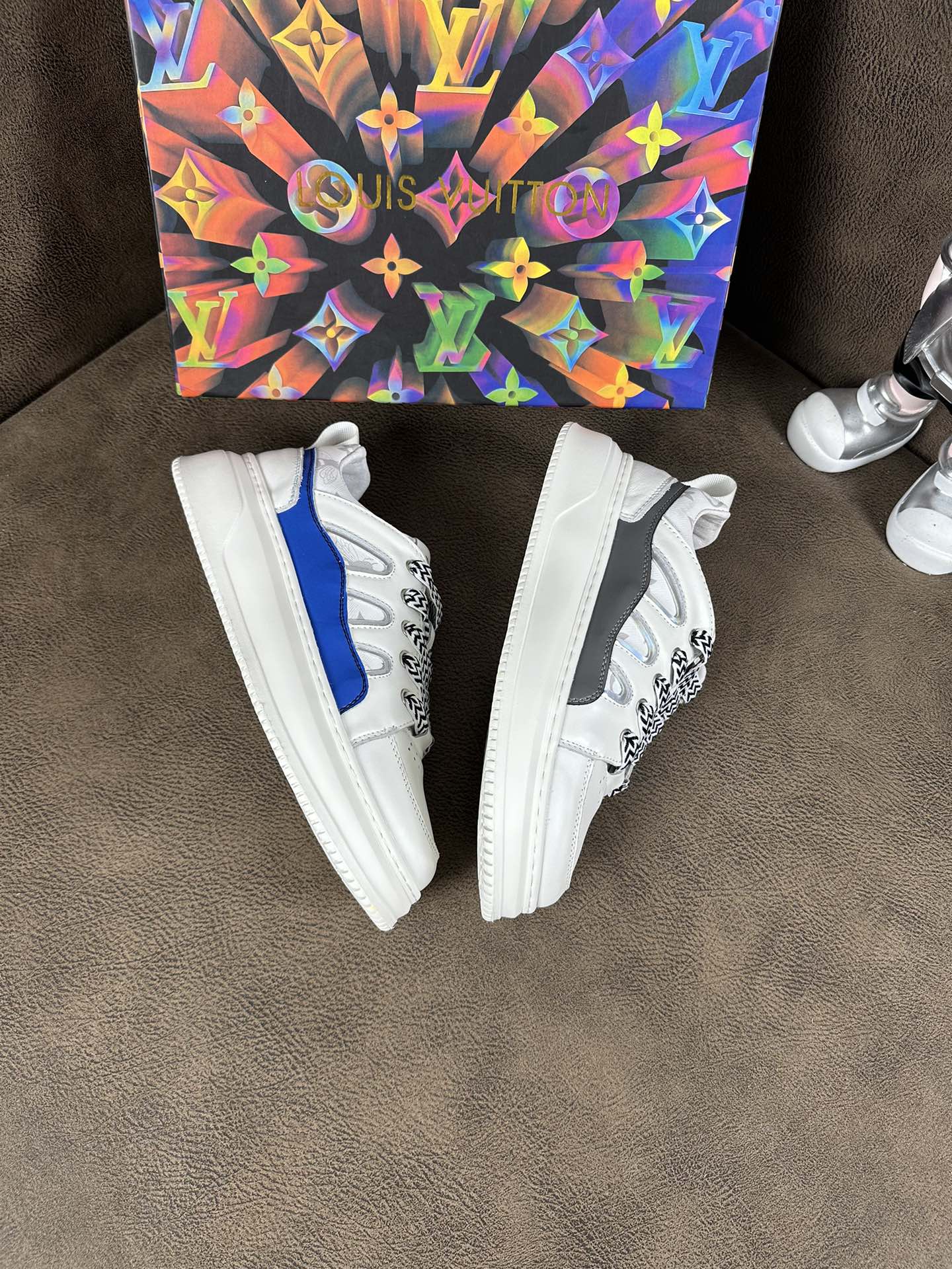 LV TRAINER SHOES IN WHITE MIX BLUE CALFSKIN