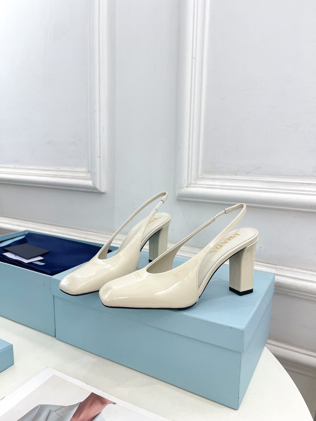 SQUARE TOE SLINGBACK PUMPS IN WHITE GLOSSY CALFSKIN