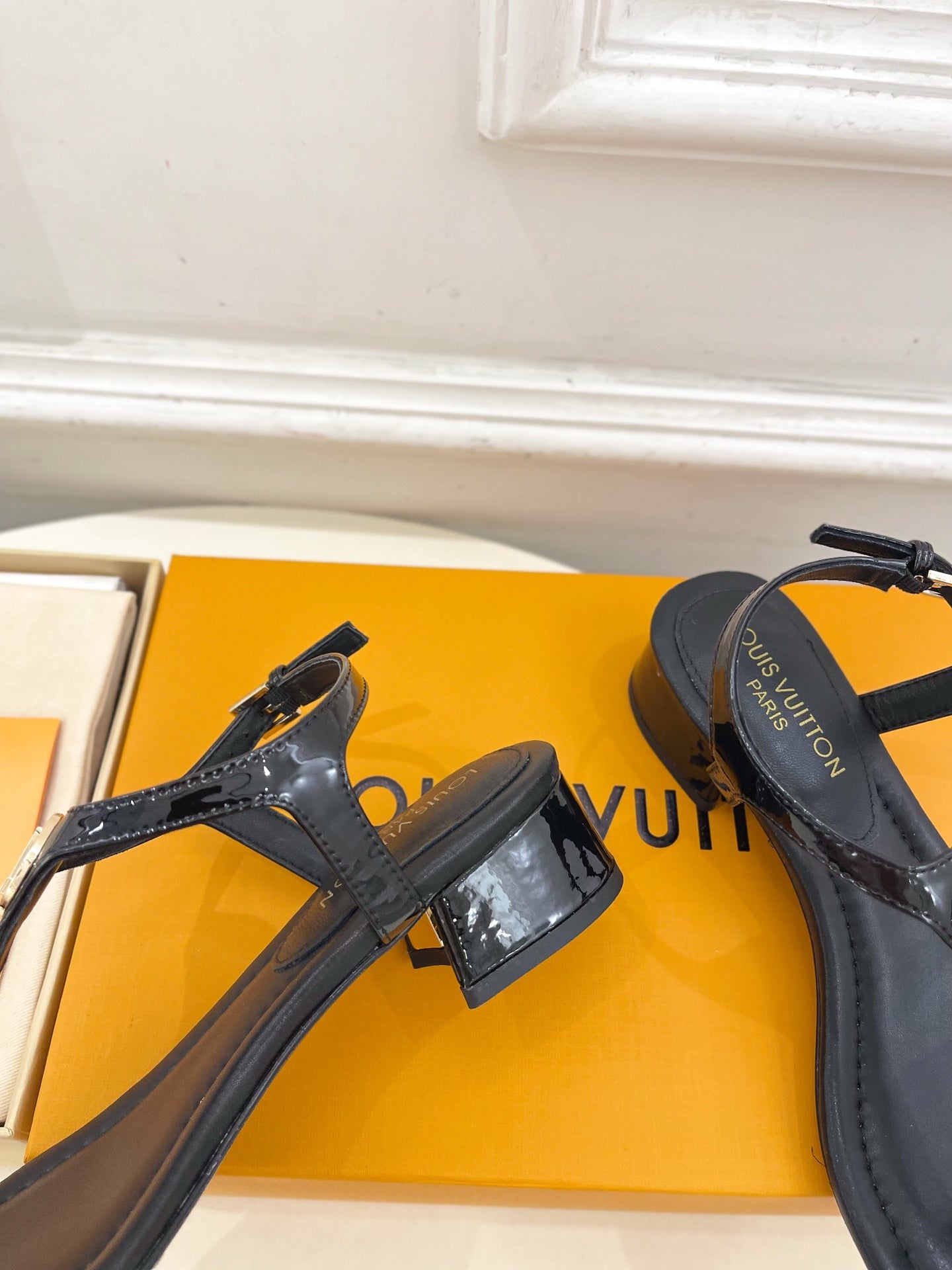 LV SUNKISS T-STRAP SANDALS IN BLACK CALFSKIN GOLD-TONE ACCESSORY.