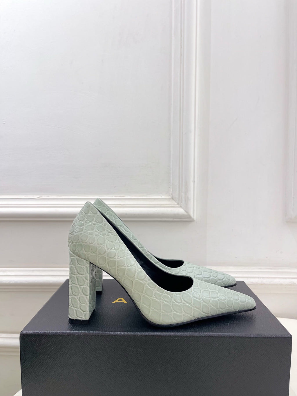 ALAIA 26S HIGH HEELS 95 MM IN SAGE GREEN CROCODILE-EMBOSSED CALFSKIN