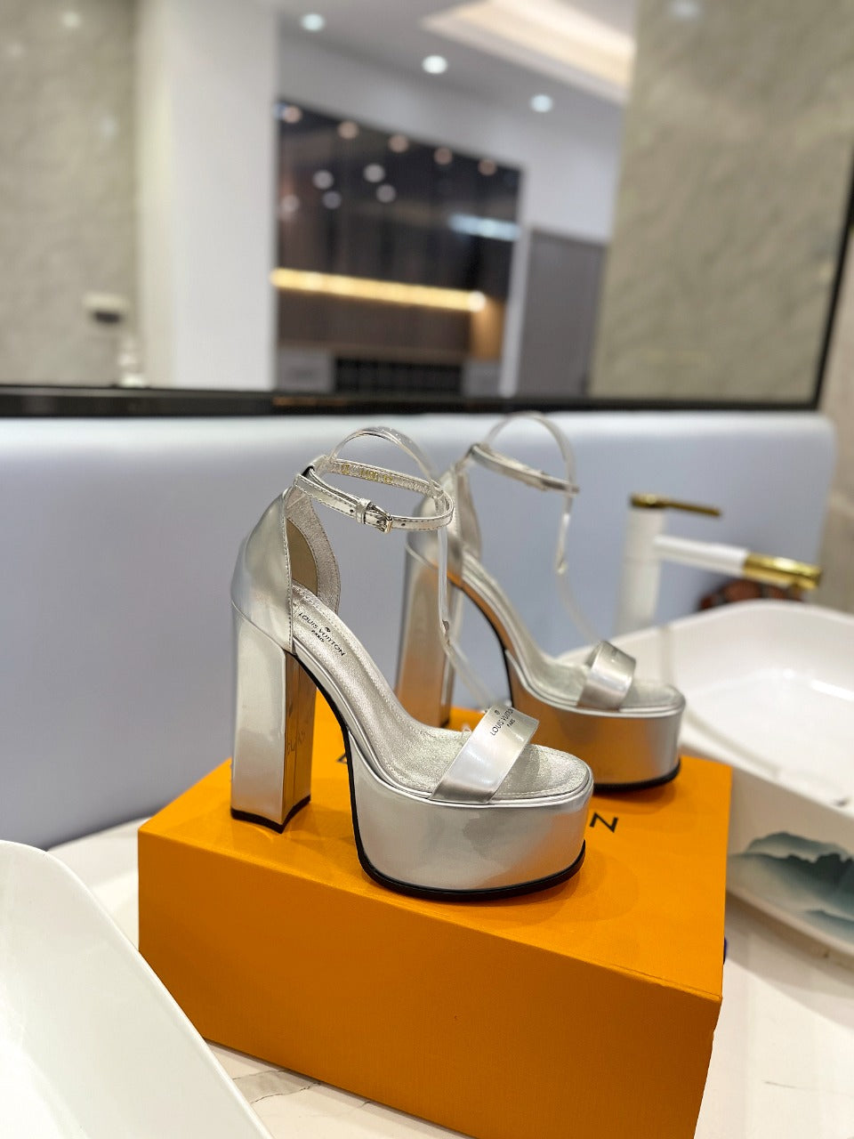 LV 26S HIGH HEEL SANDALS 145 MM IN SILVER CALFSKIN